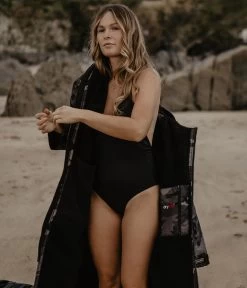 Dryrobe Advance Long Sleeve Black Camouflage - RECYCLED -Camping Promotion Black Camo 7 2024x2024 e64aec28 8242 412a 957e 4447d90717ef