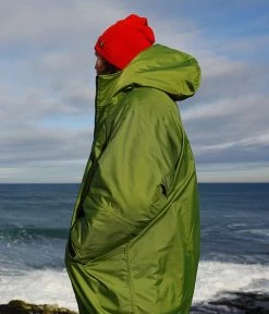 Dryrobe Advance Long Sleeve FOREST GREEN BLACK - RECYCLED -Camping Promotion Forest Green 7 2024x2024 e550faf1 7f6a 4abc b712 3cd1ef6c925d