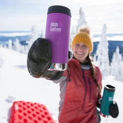 Klean Kanteen Insulated TK Wide With Café Cap 355ml - Brushed Steel -Camping Promotion K12TKWPCC BB LS snow closeup lifestyle ea727c90 b1ca 45dc 9b96 204fdd194360