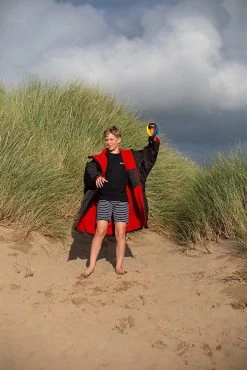 Dryrobe Advance Kids Long Sleeve BLACK PINK - RECYCLED -Camping Promotion KIDS BEACH DRYROBE 179 2024x2024 e31f1e10 b738 43da 90f2 3a0b7eaedce8