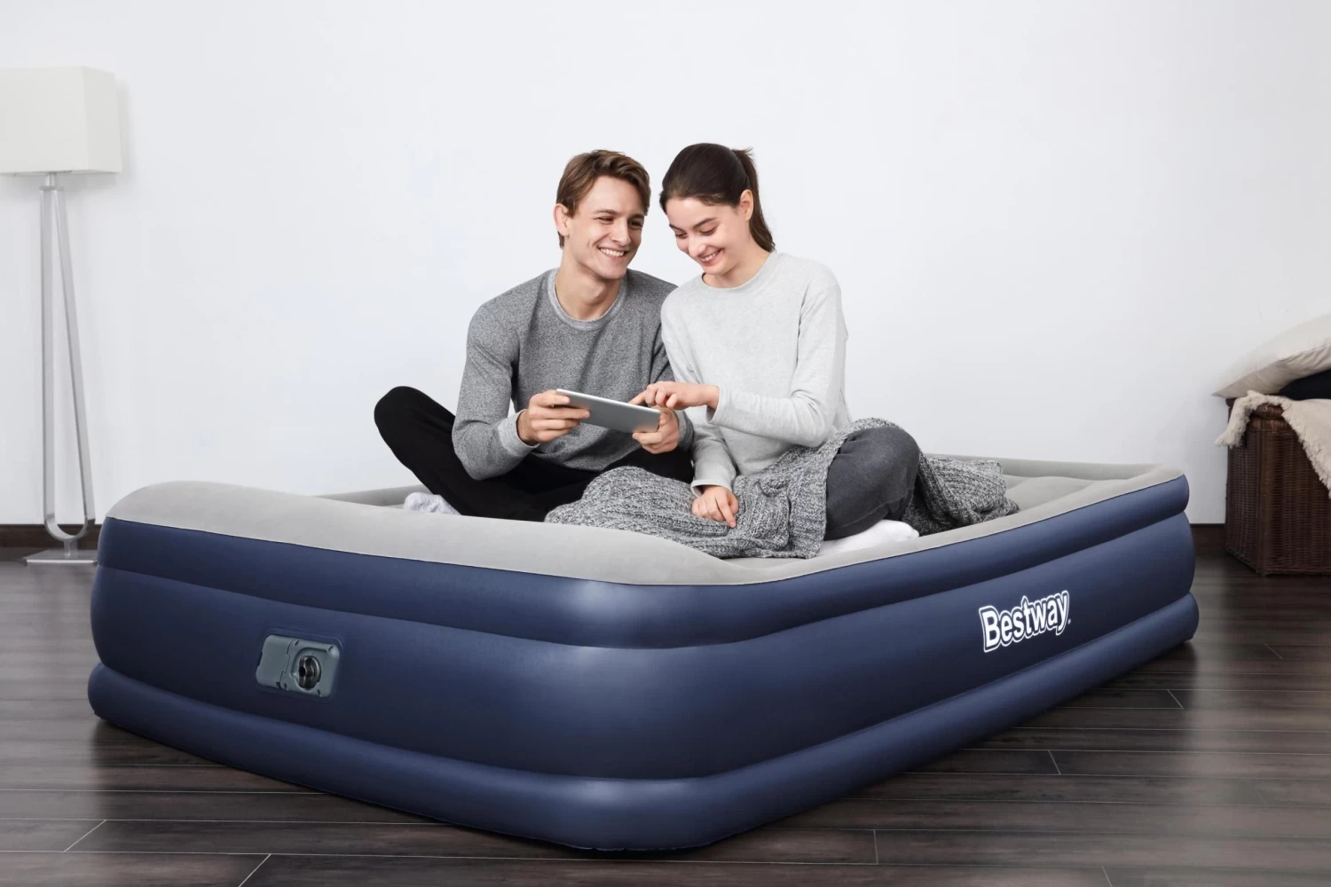 Bestway Queen Tritech Airbed 4 Bestway Queen Tritech Airbed - Image 2