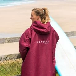 Osprey Unisex Changing Robe Maroon -Camping Promotion su4047 51 changing robe lifestyle 2 1